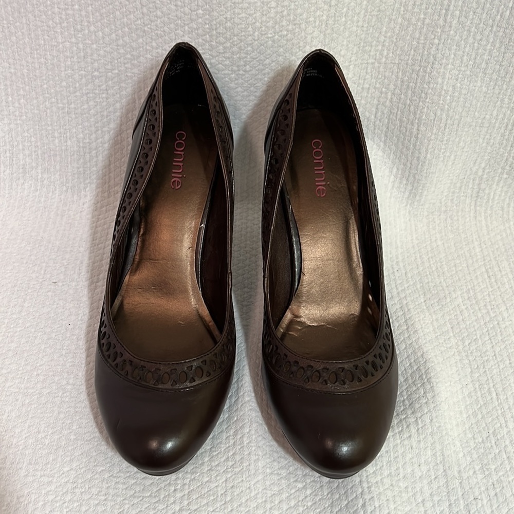 Connie Stacey Chestnut Brown Leather Heels Cutout Detail Round‎ Toe Courts 9.5M